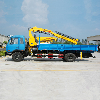 6 ton SQ6.3ZK2Q Chinese small construction crane with knuckle boom for sale